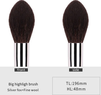 Makeup brush